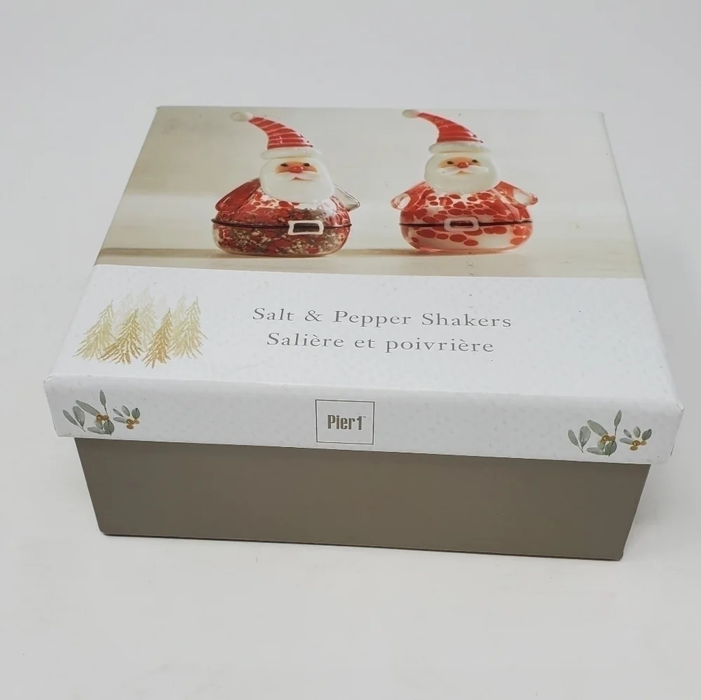 PIER 1 IMPORTS RED ART GLASS SANTA CLAUS SALT & PEPPER SHAKERS WITH ORIGINAL BOX